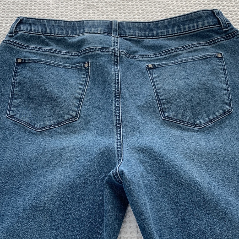 Chico’s Fabulously Slimming Jeans Medium Blue Size 14 Short - Picture 12 of 16